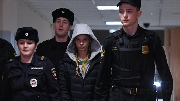 Спасение рядовой Рыбки. Минск жестко помог скандальной эскортнице