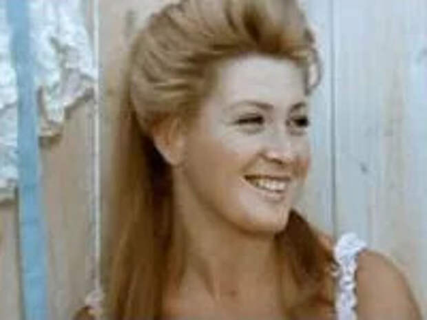 Отношения с Таривердиевым, сын-жулик и дочь-иноагент. Как живёт актриса Людмила Максакова