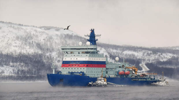 Атомный ледокол "Сибирь" отправили в замерзающий Финский залив