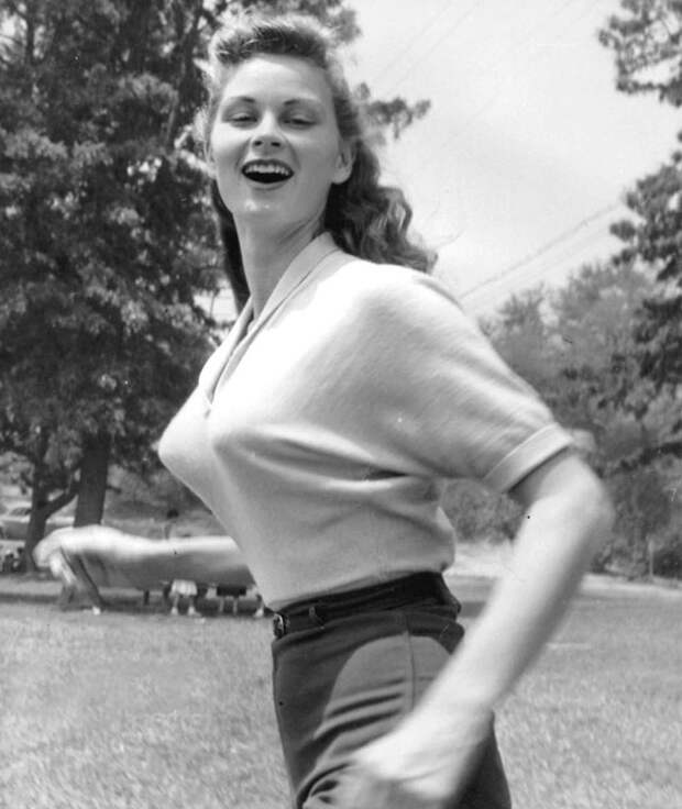 bullet-bra-fashion-vintage-34-5954ebf87ee63__700.jpg bullet-bra-fashion-vintage-34-5954ebf87ee63__700.jpg