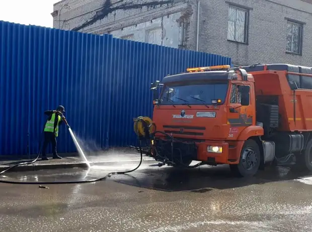 За неделю на дорогах Петербурга залатали 30 тысяч квадратных метров ям, оставшихся после зимы