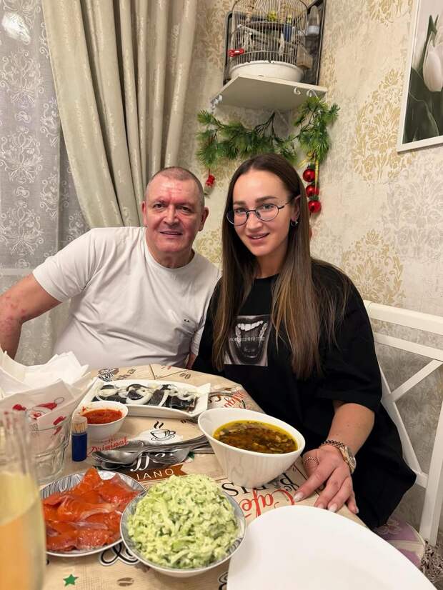 Ольга Бузова призналась, как выживает в предновогоднем марафоне: «Буду вползать в Новый год»