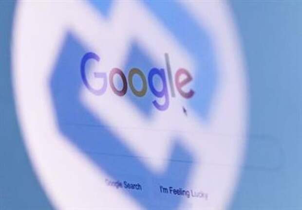 The logo of Russia's state communications regulator, Roskomnadzor, is reflected in a laptop screen showing Google start page, in this picture illustration taken May 27, 2021. REUTERS/Maxim Shemetov/Illustration