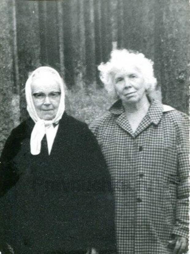 Дочери Александра Степановича Попова Раиса и Екатерина, 1969-1970 год. Фото с сайта "Правнучка".