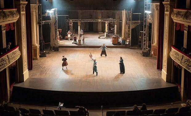 Москвич пришёл в ужас от "модной" постановки "Грозы": "Я не выдержал!"