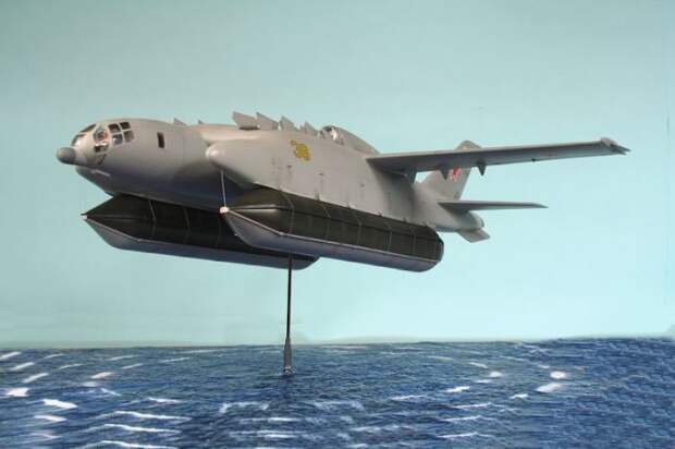 ВВА-14 выполняет зависание над водой, устанавливая буй. ВВА-14 выполняет зависание над водой, устанавливая буй.