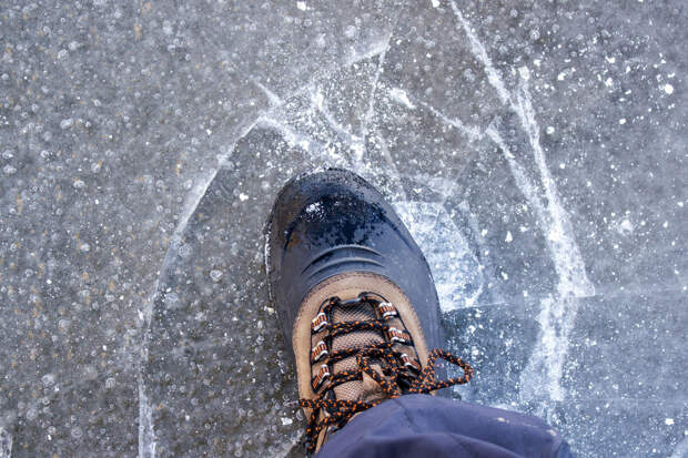 В Оренбурге спасли ребенка, провалившегося под лед на реке Урал