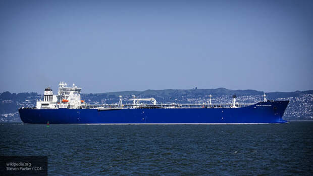Российский танкер терпит бедствие в Азовском море после взрыва на борту