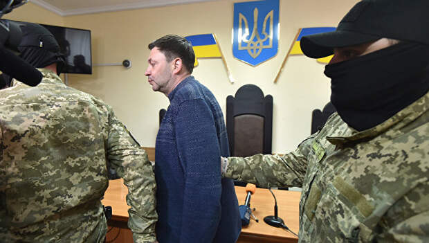 Арестованный Кирилл Вышинский после заседания суда в Херсоне. 17 мая 2018 Арестованный Кирилл Вышинский после заседания суда в Херсоне. 17 мая 2018