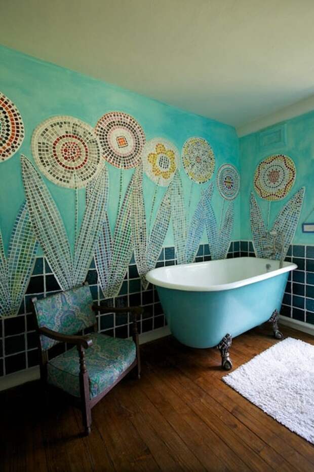 Отличное решение для оформление ванной комнаты - размещение поляны из цветов на стене.