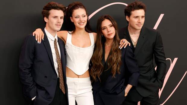 Гости со свадьбы Бруклина Бекхэма и Николы Пельтц подтвердили неподобающее поведение Виктории на празднике