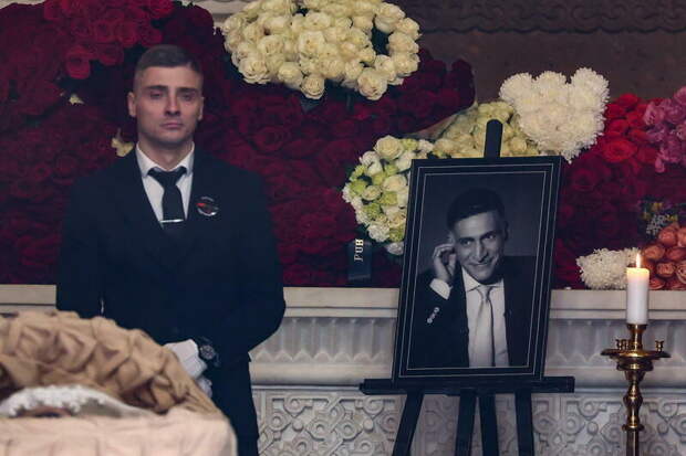 Церемония прощания с кинорежиссером Тиграном Кеосаяном в Москве / Фото: Сергей Карпухин, Сергей Булкин / ТАСС