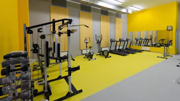 Фитнес-клубы, салоны красоты и бассейны приостановят работу в нерабочие дни в Москве