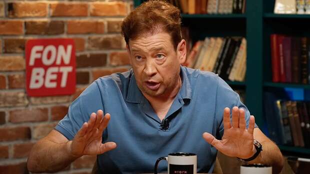 Слуцкий описал ощущения после блефаропластики: «Как будто ******* человек десять»