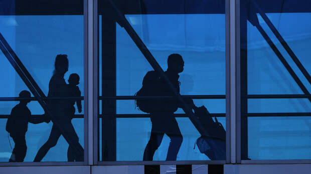 Россиянам разъяснили новые правила выезда детей за границу