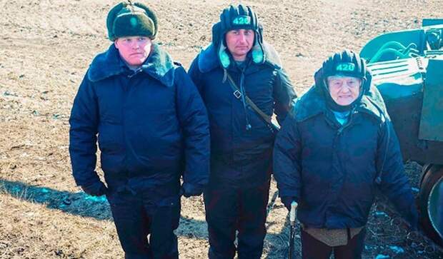 99-летняя ветеран Великой Отечественной войны освоила вождение танка «Т-72» 99-летняя ветеран Великой Отечественной войны освоила вождение танка «Т-72»