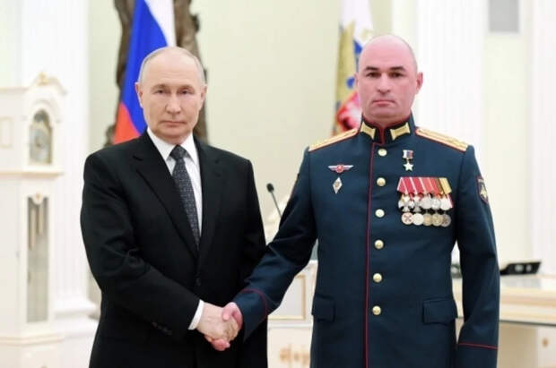 Путин вручил медаль командиру, доложившему об освобождении Гуляйполя