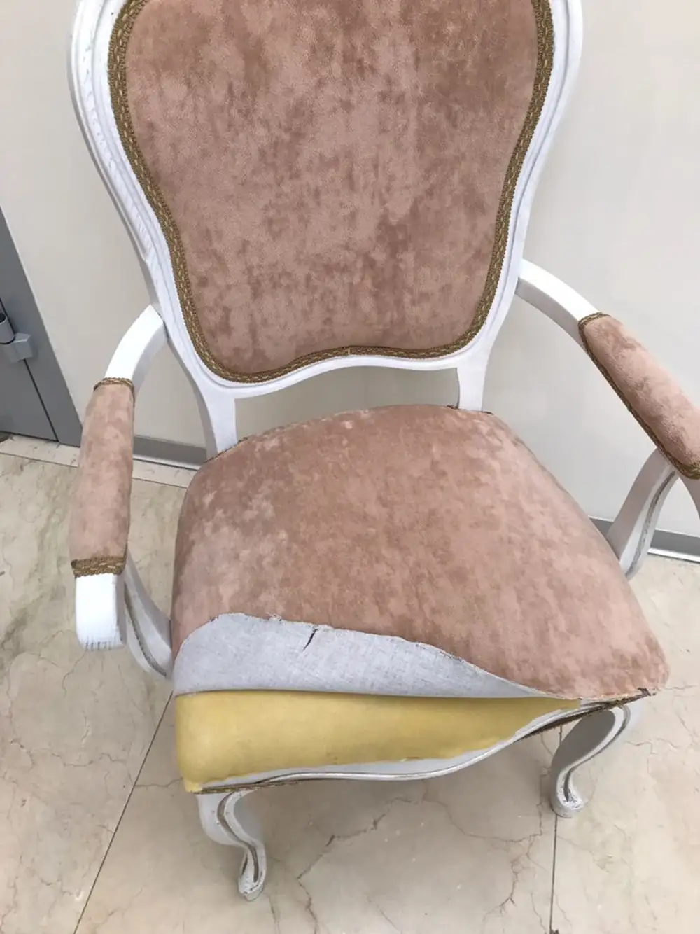 Материал для обшивки стульев