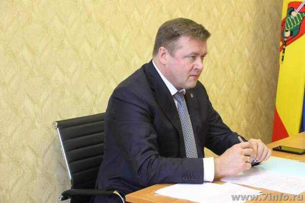 Николай Любимов провёл личный приём граждан в Ухоловском районе