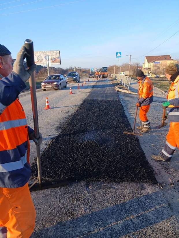 На дорогах 14 улиц Симферополя дорожники сегодня залатают ямы: адреса