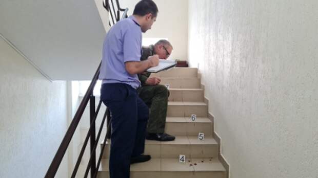 Появились подробности нападения арестанта с заточкой и пистолетом на полицейского с приставом в суде Ростова-на-Дону