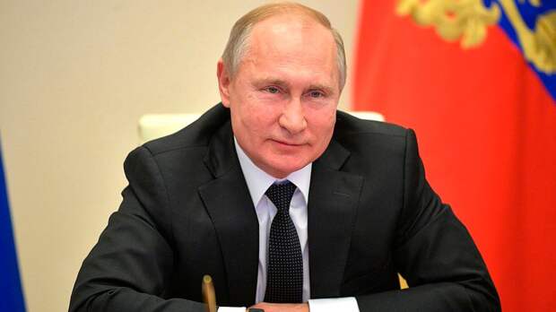 Путин призвал гостей концерта на Красной площади поприветствовать защитников Донбасса троекратным «ура»