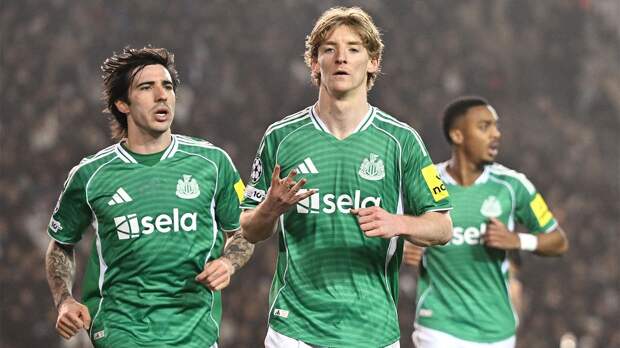 Гордон оформил покер в ворота «Карабаха» в первом тайме и повторил достижение Луиса Адриано