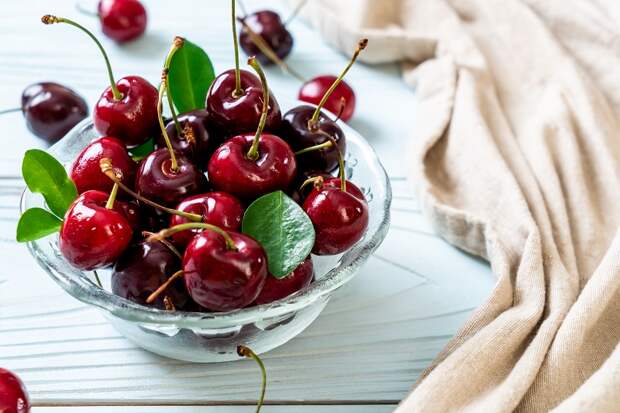Не только вкусно, но и полезно: 8 свойств вишни, которыми нужно воспользоваться летом