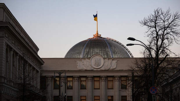 Около 40 депутатов Верховной рады хотят сложить полномочия