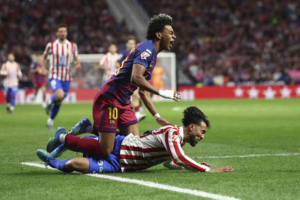 "Барселона" обыграла "Атлетико" в матче 30-го тура Ла Лиги