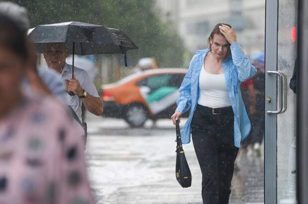 Власти Москвы предупредили жителей города о второй волне ливней