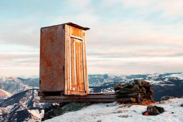 Туалет в отдаленном уголке России Фото factinatecom