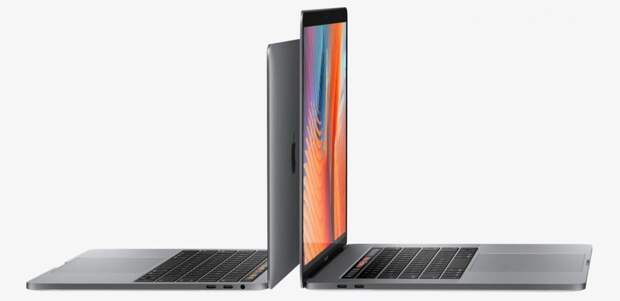 2017 MacBook Pro 13 (L) and 2017 15-inch MacBook Pro.
