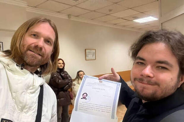 Музыкант Лева Би‑2 поблагодарил власти Молдавии за выдачу паспорта его сыну
