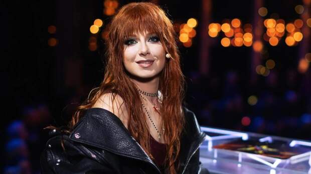 Юлия Савичева появилась на публике в необычном «грязном» образе: видео