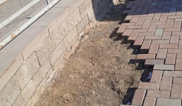 Брусчатка на Нижне-Волжской набережной пришла в негодность