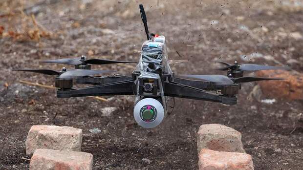 Операторы FPV-дронов уничтожили живую силу и бронетехнику ВСУ