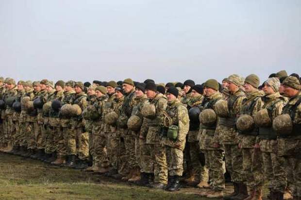 Украинцев предупредили о возможном скором введении в стране военного положения