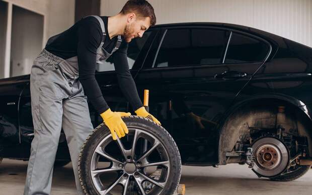 Когда менять шины весной–2026: безопасная температура и сроки для регионов