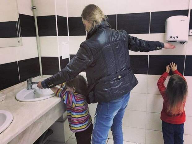 С папой весело, но кто сказал, что с мамой грустно? С папой весело, но кто сказал, что с мамой грустно?