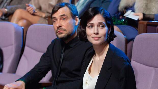 Евгений Цыганов признался, что не болел за жену Юлию Снигирь, на кинопремии и объяснил почему