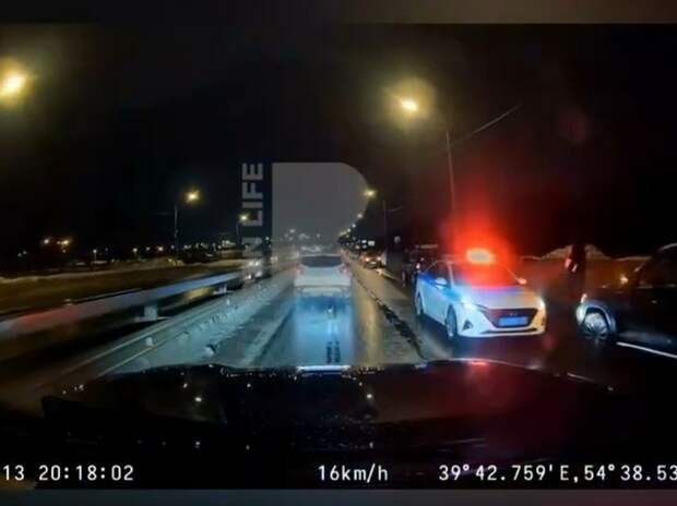 Десяток машин пробили колёса на Северной окружной в Рязани