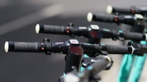 Электросамокаты на улице / Фото: pixabay.com