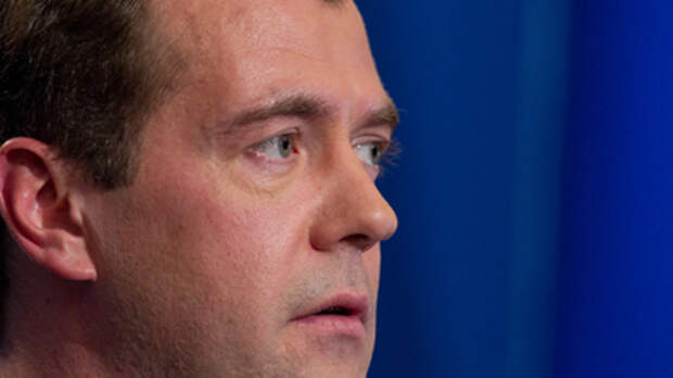 Медведев ввел таможенные пошлины на украинские товары
