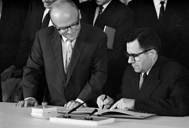 Принуждение Штатов к миру. 50 лет назад под давлением СССР был подписан договор о запрете на испытания ядерного оружия в трех средах