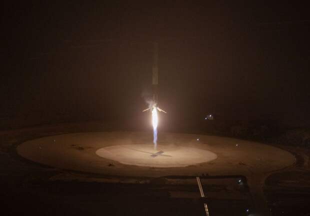 SpaceX впервые посадила первую ступень Falcon 9 на западном побережье США