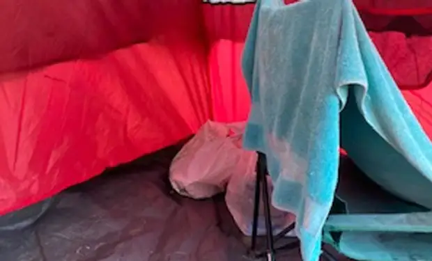 Женщина потерялась в горах и 6 месяцев ходила по лесам, питаясь тем, что нашла