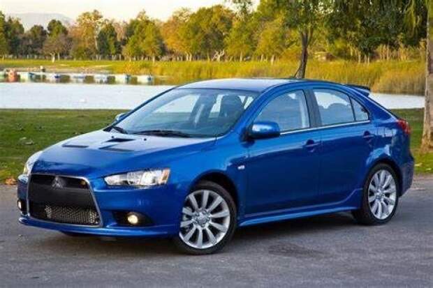 Это младшая версия потрясающего Mitsubishi Lancer Evolution. На бумаге Ralliart GSR выглядит идеально - от двигателя с турбонаддувом мощностью 237 л.с. до спортивной трансмиссии с двойным сцеплением и системы полного привода. К сожалению, коробка передач SST доставляет больше проблем, чем она того стоит. Разгон от 0 до 100 км / ч занимает 7,1 секунды. Топливный насос и электрическая система часто повреждаются.
