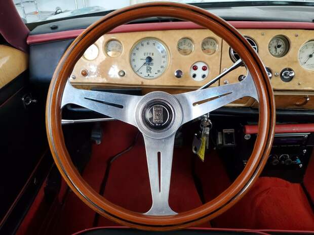 Необычный универсал Ford 1971 года с лицом Rolls-Royce