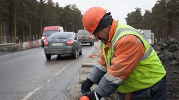 Ремонт дороги в Барнауле / Фото: amic.ru